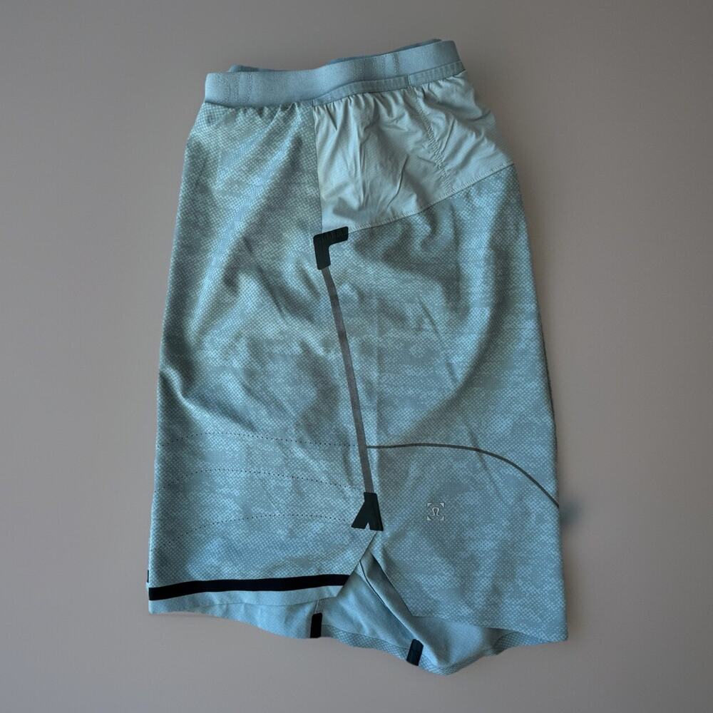 Lululemon All Terrain Shorts M Gray Workout Athleisure ABC Sportswear